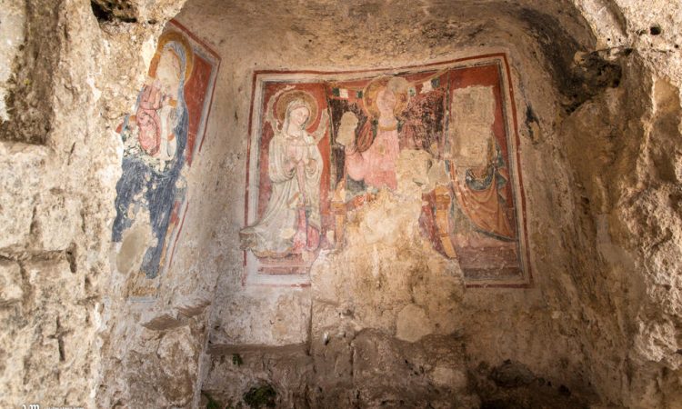 Madonna-delle-Tre-Porte_affreschi